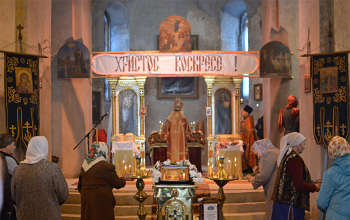 Пасха 2013: Епископ Вениамин возглавил Великую вечерню в Свято-Воскресенском соборе 