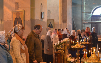 Пасха 2013: Епископ Вениамин возглавил Великую вечерню в Свято-Воскресенском соборе 