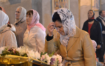 Пасха 2013: Епископ Вениамин возглавил Великую вечерню в Свято-Воскресенском соборе 