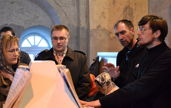 Пасха 2013: Епископ Вениамин возглавил Великую вечерню в Свято-Воскресенском соборе 