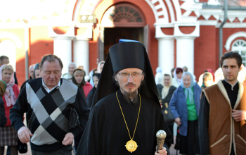 Пасха 2013: Епископ Вениамин возглавил Великую вечерню в Свято-Воскресенском соборе 