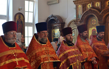 Пасха 2013: Епископ Борисовский Вениамин в храме Рождества Христова