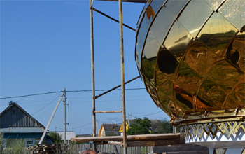 На зембинском храме установлен купол