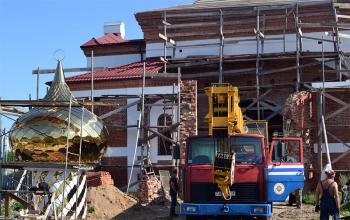 На зембинском храме установлен купол