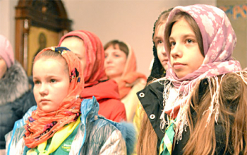 Гайды доставили в храм Рождества Христова благодатный огонь