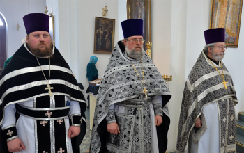 В Великую Среду епископ Борисовский Вениамин возглавил Литургию в Свято-Воскресенском соборе Борисова