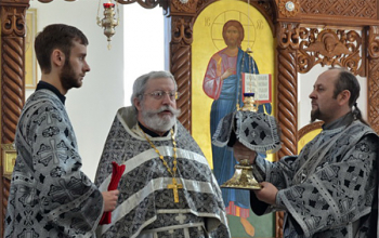 В Великую Среду епископ Борисовский Вениамин возглавил Литургию в Свято-Воскресенском соборе Борисова