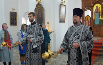 В Великую Среду епископ Борисовский Вениамин возглавил Литургию в Свято-Воскресенском соборе Борисова