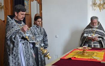 В Великую Среду епископ Борисовский Вениамин возглавил Литургию в Свято-Воскресенском соборе Борисова