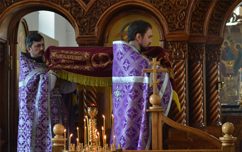 Вечерня Великой Пятницы с выносом Святой Плащаницы в храме Рождества Христова