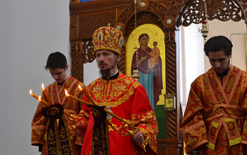 Епископ Борисовский Вениамин в понедельник Светлой седмицы возглавил Божественную литургию в Свято-Воскресенском соборе