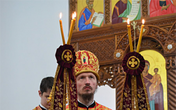Епископ Борисовский Вениамин в понедельник Светлой седмицы возглавил Божественную литургию в Свято-Воскресенском соборе