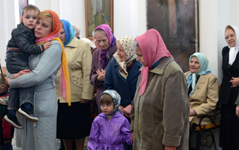 Епископ Борисовский Вениамин в понедельник Светлой седмицы возглавил Божественную литургию в Свято-Воскресенском соборе