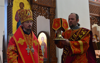 Епископ Борисовский Вениамин в понедельник Светлой седмицы возглавил Божественную литургию в Свято-Воскресенском соборе