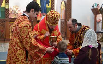 Епископ Борисовский Вениамин в понедельник Светлой седмицы возглавил Божественную литургию в Свято-Воскресенском соборе