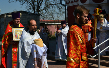 Епископ Борисовский Вениамин в понедельник Светлой седмицы возглавил Божественную литургию в Свято-Воскресенском соборе