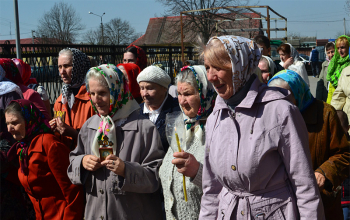 Епископ Борисовский Вениамин в понедельник Светлой седмицы возглавил Божественную литургию в Свято-Воскресенском соборе