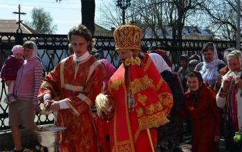 Епископ Борисовский Вениамин в понедельник Светлой седмицы возглавил Божественную литургию в Свято-Воскресенском соборе