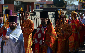 Епископ Борисовский Вениамин в понедельник Светлой седмицы возглавил Божественную литургию в Свято-Воскресенском соборе