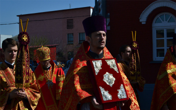 Епископ Борисовский Вениамин в понедельник Светлой седмицы возглавил Божественную литургию в Свято-Воскресенском соборе