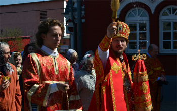 Епископ Борисовский Вениамин в понедельник Светлой седмицы возглавил Божественную литургию в Свято-Воскресенском соборе