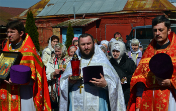 Епископ Борисовский Вениамин в понедельник Светлой седмицы возглавил Божественную литургию в Свято-Воскресенском соборе