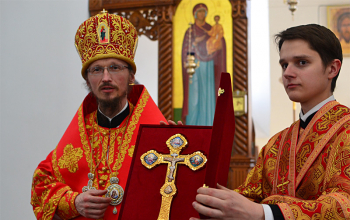 Епископ Борисовский Вениамин в понедельник Светлой седмицы возглавил Божественную литургию в Свято-Воскресенском соборе