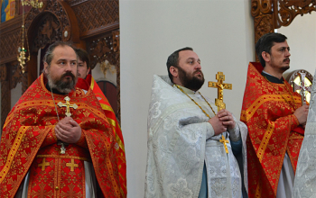 Епископ Борисовский Вениамин в понедельник Светлой седмицы возглавил Божественную литургию в Свято-Воскресенском соборе