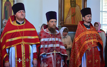 В Светлый четверг Епископ Борисовский Вениамин совершил Литургию в храме Рождества Христова