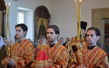 В Светлый четверг Епископ Борисовский Вениамин совершил Литургию в храме Рождества Христова