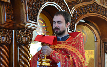 В Светлый четверг Епископ Борисовский Вениамин совершил Литургию в храме Рождества Христова