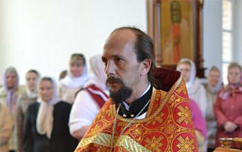 В Светлый четверг Епископ Борисовский Вениамин совершил Литургию в храме Рождества Христова