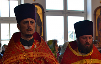 В Светлый четверг Епископ Борисовский Вениамин совершил Литургию в храме Рождества Христова