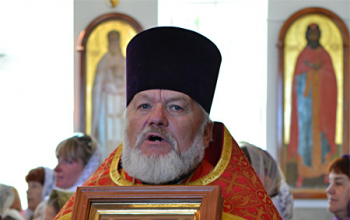 В Светлый четверг Епископ Борисовский Вениамин совершил Литургию в храме Рождества Христова