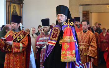 В Светлый четверг Епископ Борисовский Вениамин совершил Литургию в храме Рождества Христова