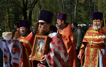 В Светлый четверг Епископ Борисовский Вениамин совершил Литургию в храме Рождества Христова