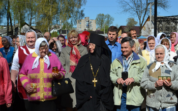 В Светлый четверг Епископ Борисовский Вениамин совершил Литургию в храме Рождества Христова