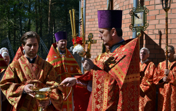 В Светлый четверг Епископ Борисовский Вениамин совершил Литургию в храме Рождества Христова