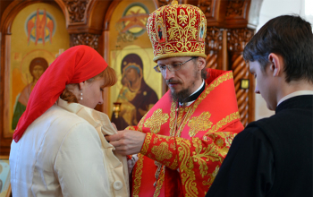 В Светлый четверг Епископ Борисовский Вениамин совершил Литургию в храме Рождества Христова