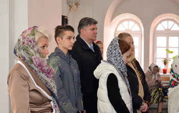 Епископ Борисовский Вениамин совершил вечернее богослужение в Свято-Воскресенском кафедральном соборе