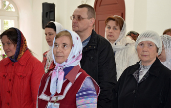 Епископ Борисовский Вениамин совершил вечернее богослужение в Свято-Воскресенском кафедральном соборе