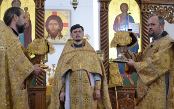 Епископ Вениамин освятил колокол, отлитый к 140-летию Свято-Воскресенского собора