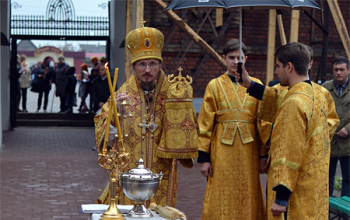 Епископ Вениамин освятил колокол, отлитый к 140-летию Свято-Воскресенского собора