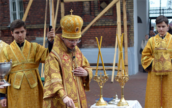 Епископ Вениамин освятил колокол, отлитый к 140-летию Свято-Воскресенского собора