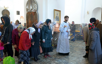 Накануне освящения в Свято-Воскресенском соборе отслужили всенощное бдение