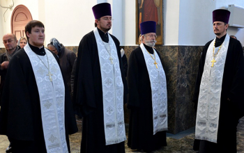 Накануне освящения в Свято-Воскресенском соборе отслужили всенощное бдение