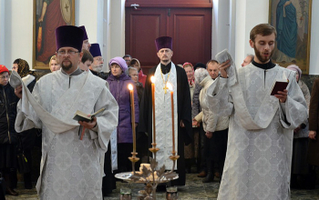 Накануне освящения в Свято-Воскресенском соборе отслужили всенощное бдение