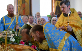 В борисовский храм Рождества Христова доставлена икона Божией Матери «Умягчение злых сердец» («Семистрельная»)