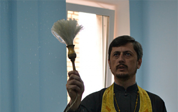 Протоиерей Александр Вербило освятил отремонтированное неврологическое отделение районной больницы