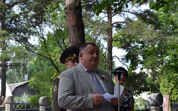 Возложение цветов к памятникам воинов-освободителей